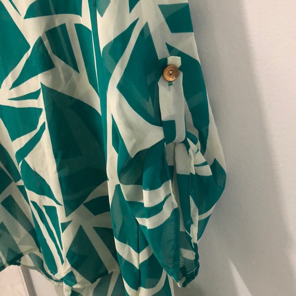 Francesca’s sheer green top - Picture 2 of 3